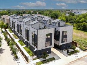 430 E 8th St in Dallas, TX - Building Photo - Building Photo