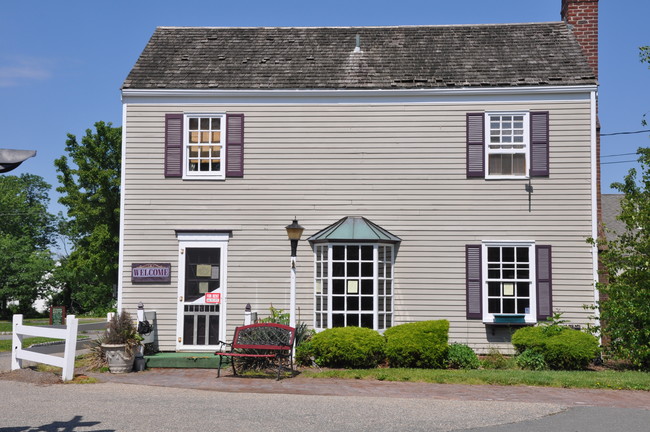 24 Turntable Jct, Unit APT.1 in Flemington, NJ - Building Photo - Building Photo