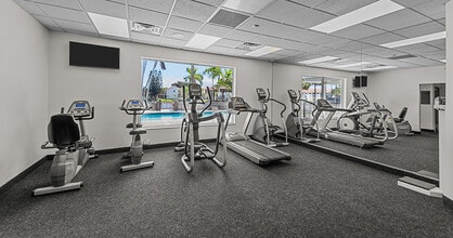 La Vue at Emerald Pointe Apartments in Hollywood, FL - Building Photo - Building Photo