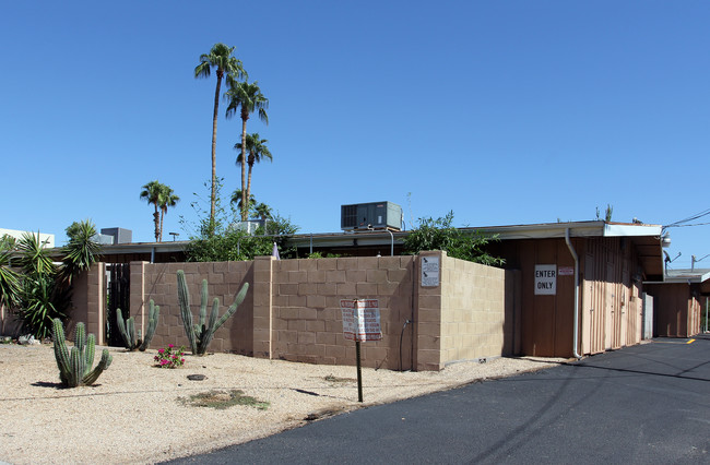 2701 East Campbell Avenue Apartments in Phoenix, AZ - Building Photo - Building Photo