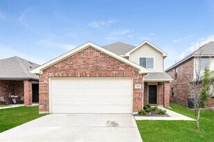 1600 Mark Ln in Ennis, TX - Building Photo