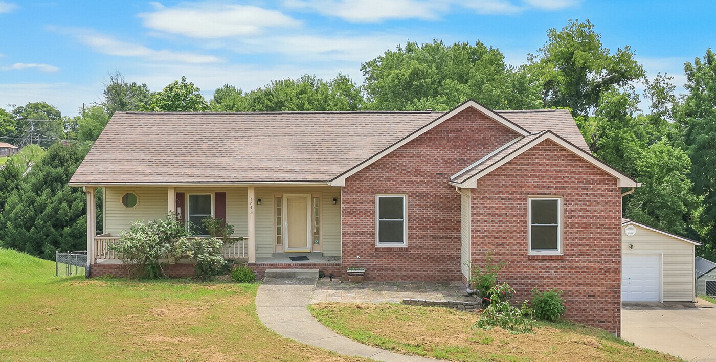 704 Jace Dr in Clarksville, TN - Building Photo