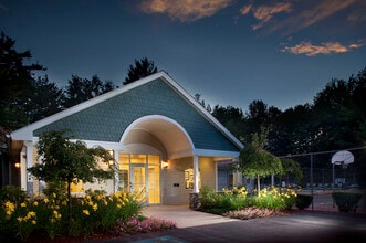 Greenview Village Apartments in Manchester, NH - Foto de edificio - Building Photo