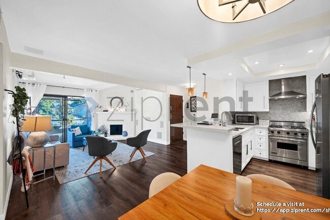 15511 Sherman Way in Los Angeles, CA - Building Photo - Building Photo