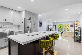 6001 N Falls Cir Dr in Lauderhill, FL - Building Photo - Building Photo