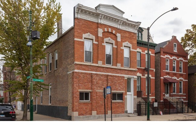 property at 2001 S Loomis St