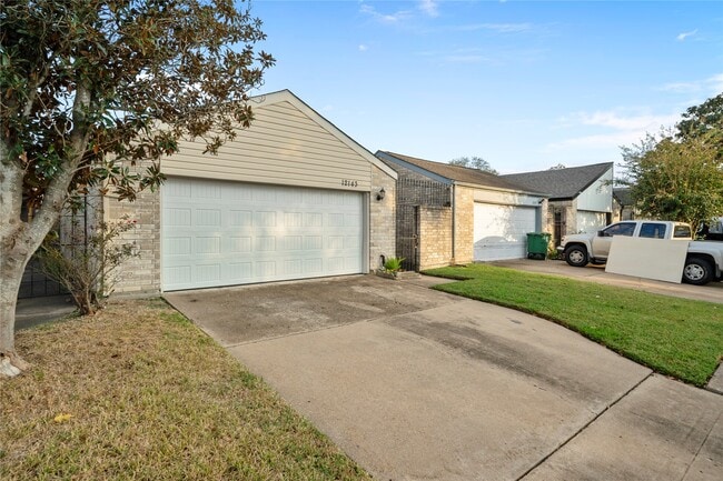 12143 Stone W Dr in Houston, TX - Building Photo - Building Photo