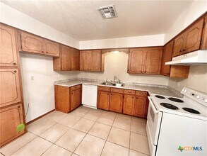 1792 Kuehler Ave in New Braunfels, TX - Foto de edificio - Building Photo