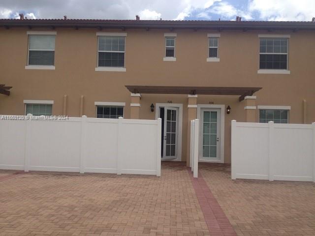 1522 SW 147th Ter in Pembroke Pines, FL - Foto de edificio - Building Photo