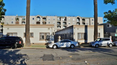 1056 E 6th St in Long Beach, CA - Building Photo - Building Photo