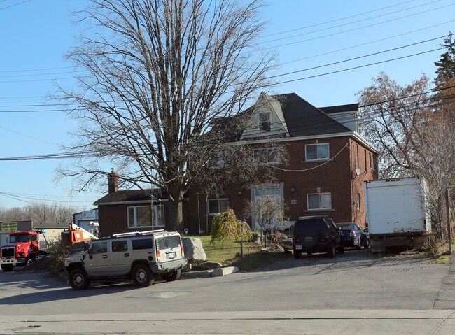 330 Lake Ave N in Hamilton, ON - Building Photo - Primary Photo