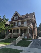 2570 N Murray Ave in Milwaukee, WI - Building Photo