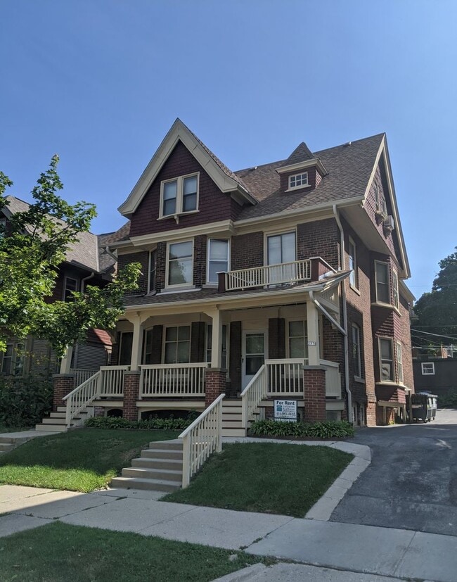 property at 2570 N Murray Ave