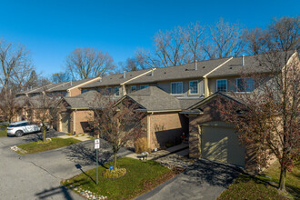 Newport Park Condos in Livonia, MI - Building Photo - Primary Photo