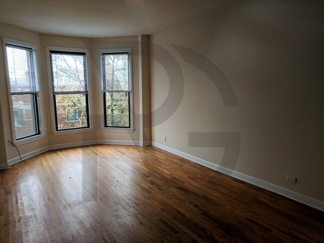 627 W Oakdale Ave, Unit #633-4 in Chicago, IL - Building Photo - Building Photo