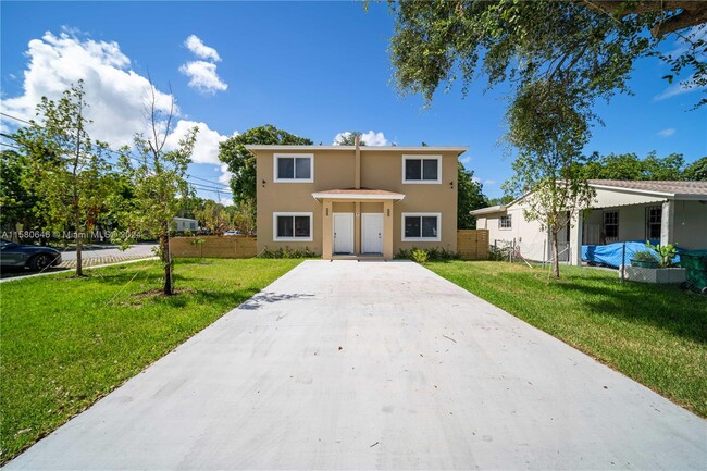 1391 NW 38th St in Miami, FL - Building Photo - Building Photo