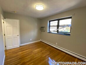 290 Grove St in Newton, MA - Building Photo - Building Photo