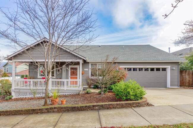 2537 Eagle Creek Ln in Ashland, OR - Building Photo