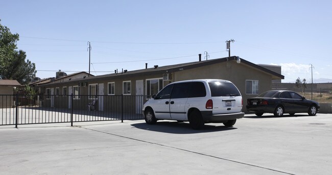 15825 Tokay St in Victorville, CA - Building Photo - Building Photo