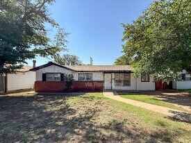 2121 73rd St in Lubbock, TX - Building Photo