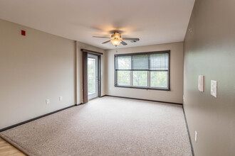 Cascade Creek Apartments in Rochester, MN - Building Photo - Building Photo