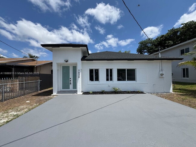 3038 NW 51st Terrace in Miami, FL - Building Photo - Building Photo