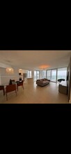 6301 Collins Ave, Unit 1608 in Miami Beach, FL - Foto de edificio - Building Photo