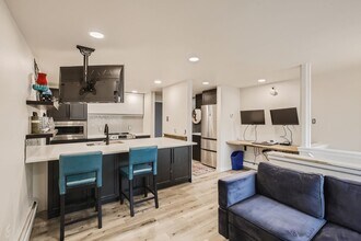 1842 Canyon Blvd in Boulder, CO - Building Photo - Building Photo