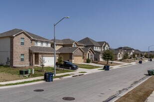 Cross Creek in Hutto, TX - Building Photo