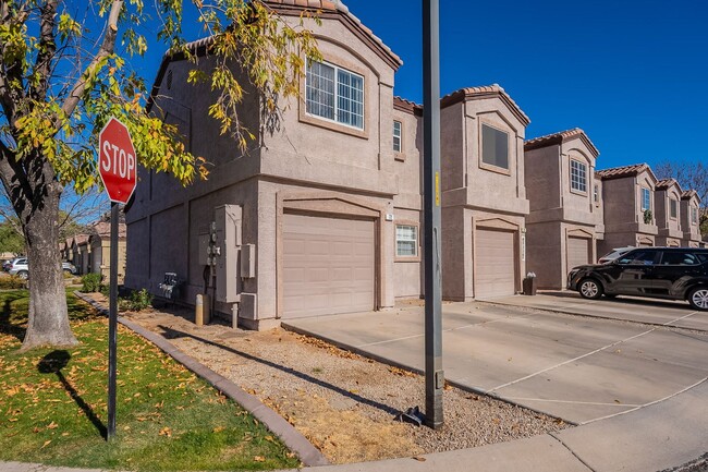 125 S 56th St in Mesa, AZ - Foto de edificio - Building Photo