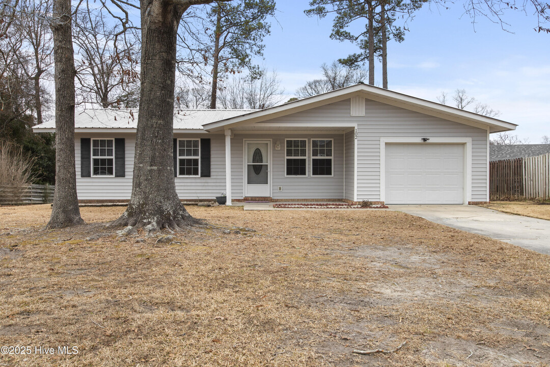 102 Walnut Creek Rd in Jacksonville, NC - Building Photo