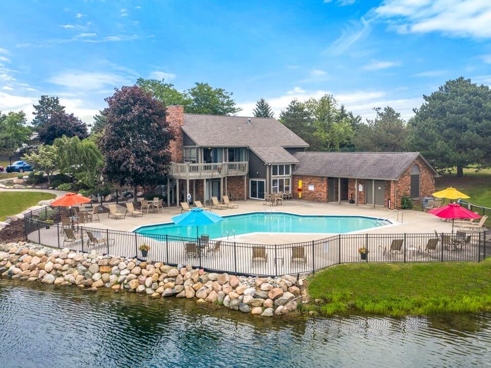 Lancaster Lakes in Clarkston, MI - Foto de edificio