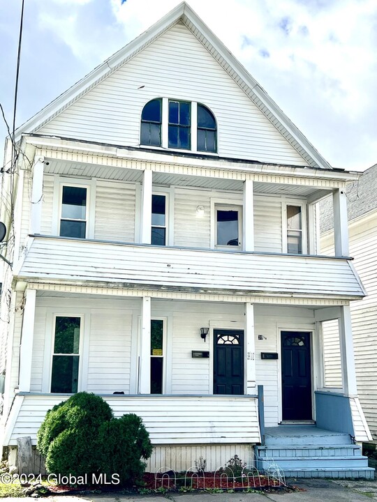 39 1/2 Milton Ave in Amsterdam, NY - Building Photo