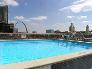 The Paul Brown Loft Apartments in St. Louis, MO - Foto de edificio - Building Photo