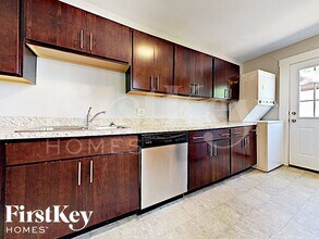 254 E Wayne Pl in Wheeling, IL - Building Photo - Building Photo