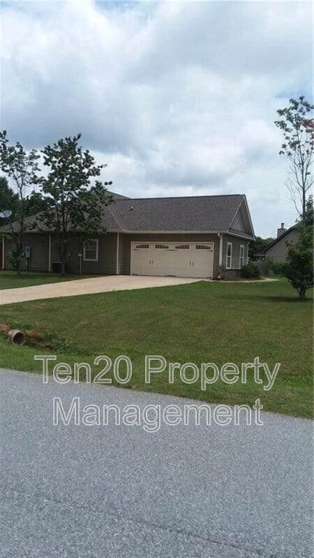 2 Golden Eagle Ct in Fort Mitchell, AL - Building Photo - Building Photo