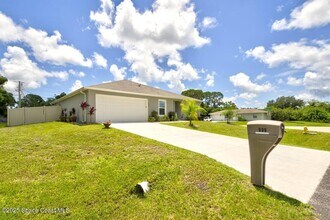 999 Commerce Rd SE in Palm Bay, FL - Building Photo - Building Photo