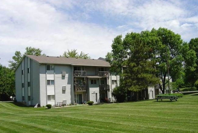 Lincoln Manor Apartments