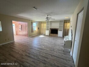 129 Cleo Ln in Satsuma, FL - Building Photo - Building Photo