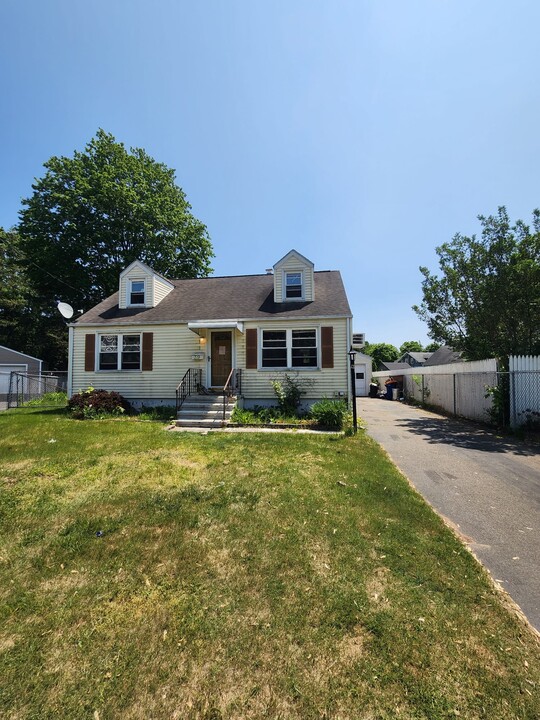 39 Guilford Ct in East Haven, CT - Building Photo