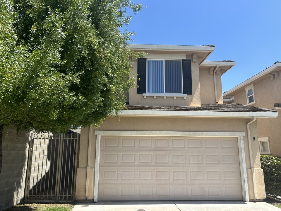 2901 Snyder Ave in Modesto, CA - Building Photo