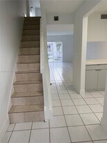 2760 W 76th St, Unit 203 in Hialeah, FL - Building Photo
