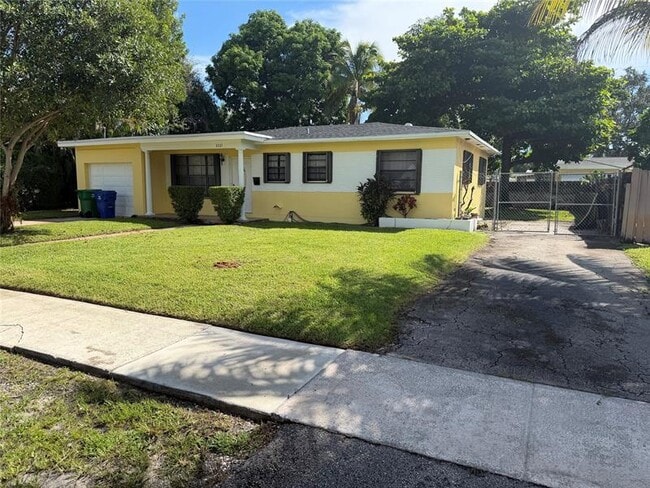2221 SW 67th Ave in Miramar, FL - Building Photo - Building Photo