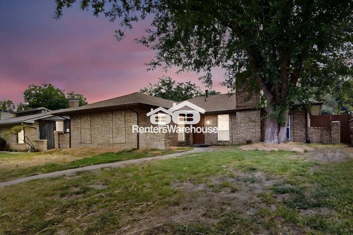 2404 Glenbrook Meadows Dr in Garland, TX - Building Photo
