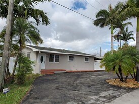 690 SW 120th Ave in Miami, FL - Building Photo
