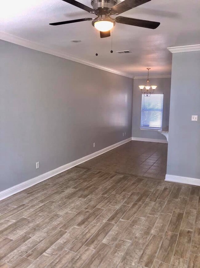 1338 Tropical Cv in Gulfport, MS - Foto de edificio - Building Photo