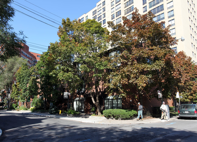 102-122 Granby St in Toronto, ON - Building Photo - Building Photo