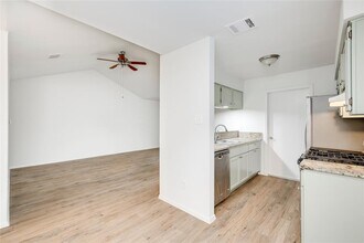 6210 Buffalo Pass in Austin, TX - Building Photo - Building Photo