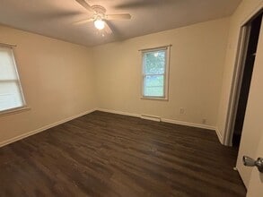 1010 Larkin Dr in Eldon, MO - Building Photo - Building Photo