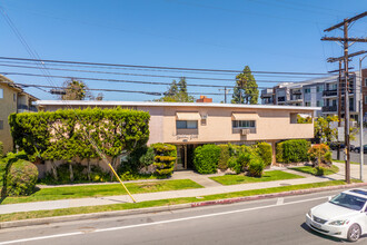 12159 Magnolia in Valley Village, CA - Foto de edificio - Building Photo